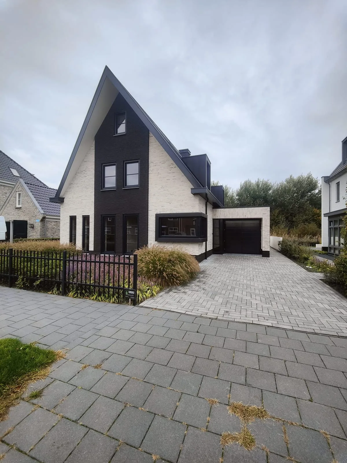 Strak afgewerkte buitenkozijnen en geveldetails